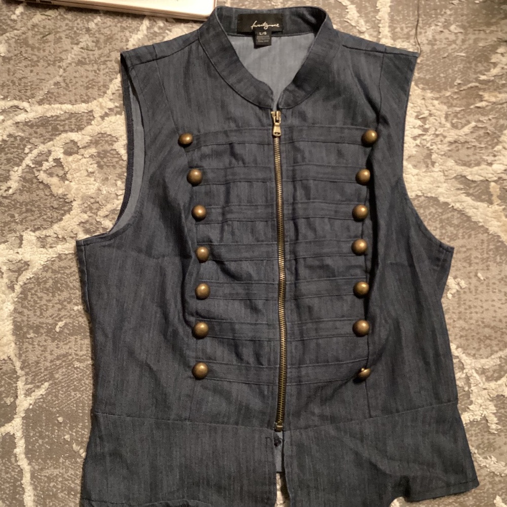Military style buttoned vest